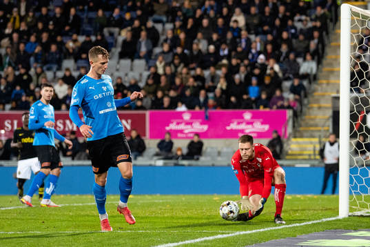 Halmstads Andreas Bengtsson och målvakt Malkolm Nilsson