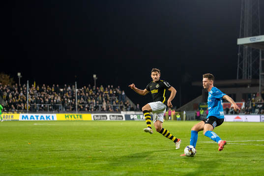 s Sotirios Papagiannopoulos och Halmstads Samuel Kroon