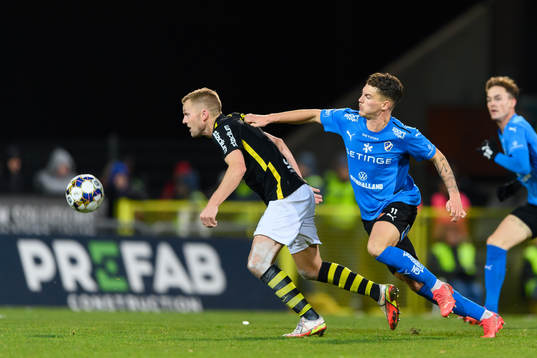 s Sebastian Larsson och Halmstads Samuel Kroon