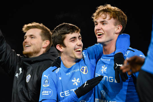 Halmstads Emil Tot Wikström och Alexander Johansson jublar