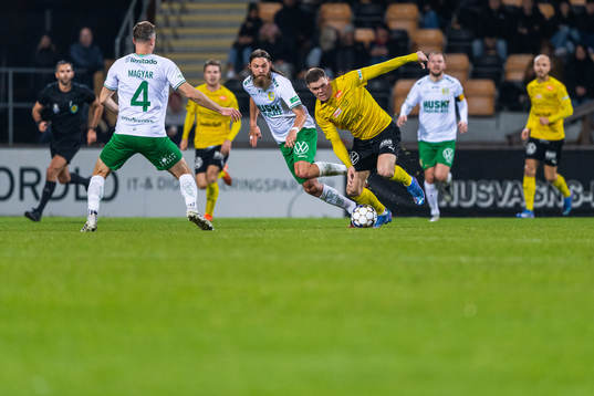 Mjällbys Jacob Bergström och Hammarbys Bjørn Paulsen
