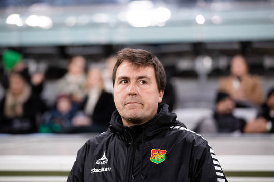 GAIS tränare Stefan Jacobsson innan  fotbollsmatchen i