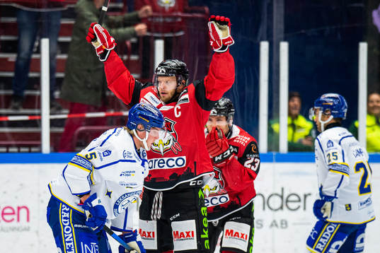 Leksands Calle Själin deppar medan Malmö Redhawks Carl