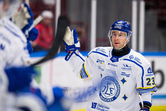 Leksands Mikael Ruohomaa jublar