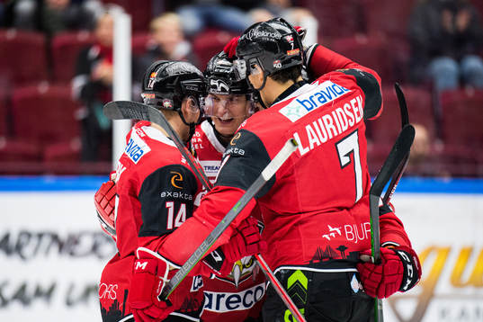 Malmö Redhawks Fredrik Händemark jublar med lagkamrater