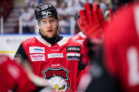 Malmö Redhawks Carl Persson jublar