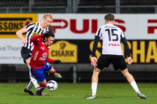 Landskronas Viktor Wihlstrand och Östers Mattias Pavic
