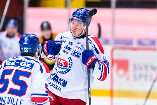 Oskarshamns Fredrik Olofsson gör 3-2 och jublar med David