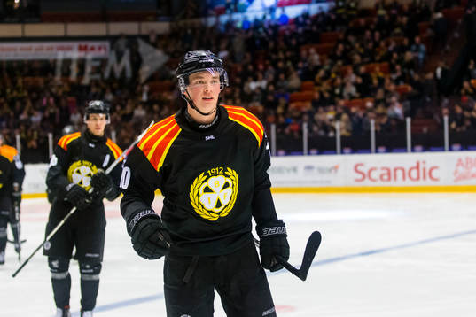 Brynäs Noel Gunler gör 2-2 och jublar med lagkamrater