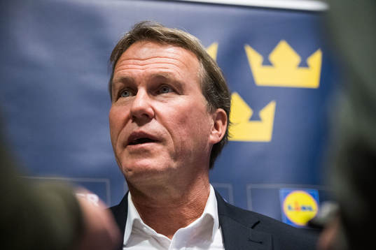 Förbundskapten Johan Garpenlöv presenterar truppen till