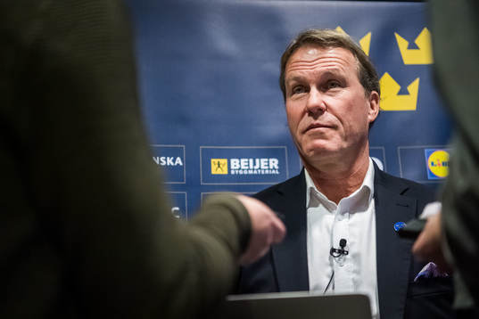 Förbundskapten Johan Garpenlöv presenterar truppen till