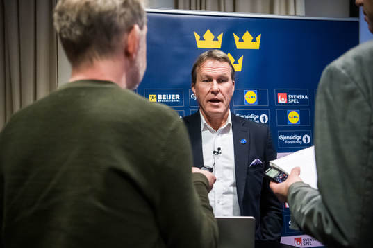 Förbundskapten Johan Garpenlöv presenterar truppen till
