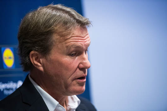 Förbundskapten Johan Garpenlöv presenterar truppen till