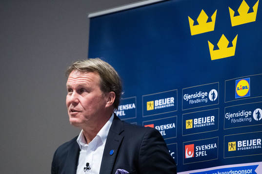 Förbundskapten Johan Garpenlöv presenterar truppen till