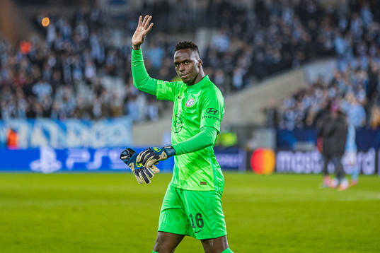 goalkeeper Edouard Mendy of Chelsea thanks supporters