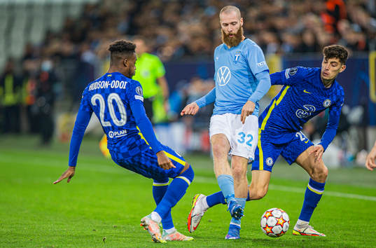 Callum Hudson Odoi of Chelsea, Jo Inge Berget of Malmö FF
