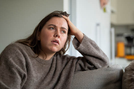 Jitex Ella Smith blir intervjuad i sitt hem