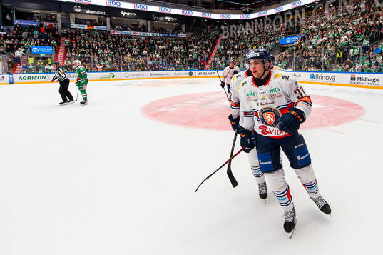 Växjös Glenn Gustafsson jublar