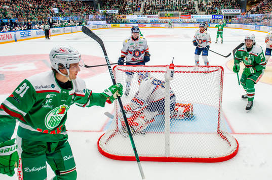 Rögles Adam Tambellini jublar