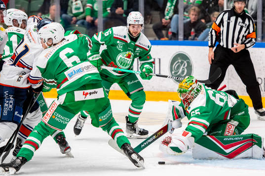 Rögles Lucas Ekeståhl Jonsson och målvakt Christoffer