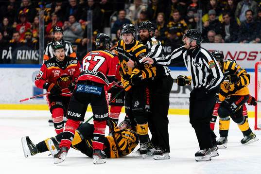 Skellefteås Rickard Hugg och Luleås Linus Omark