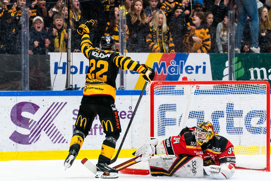 Skellefteås Jonathan Johnson gör 4-2 på Luleås målvakt