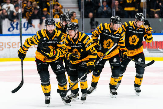 Skellefteås Melker Karlsson jublar