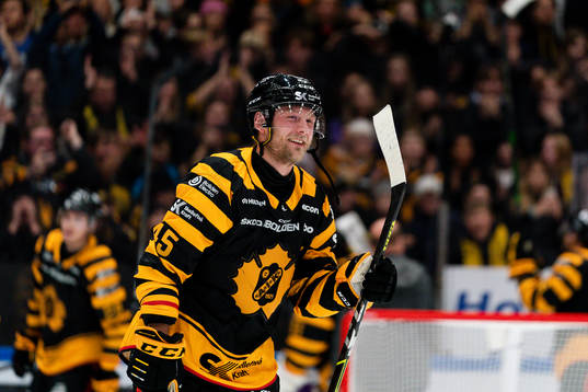 Skellefteås Oscar Möller jublar