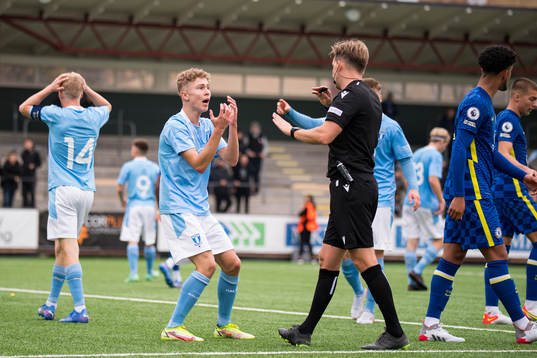 Hugo Bolin of Malmö FF reacts against referee Julian