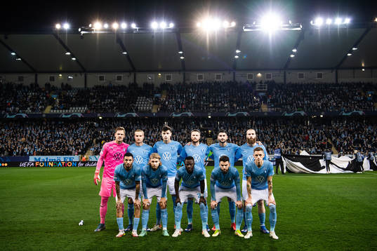 Players of Malmö FF line up