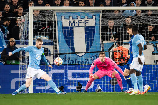 Lasse Nielsen and goalkeeper Johan Dahlin of Malmö FF