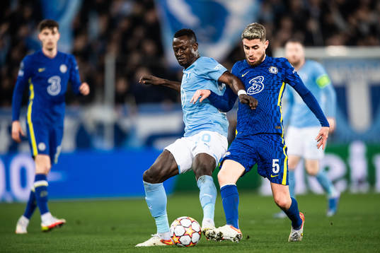 Bonke Innocent of Malmö FF and Jorginho of Chelsea