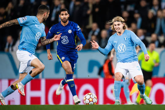 Sebastian Nanasi of Malmö FF and Ruben Loftus Cheek of