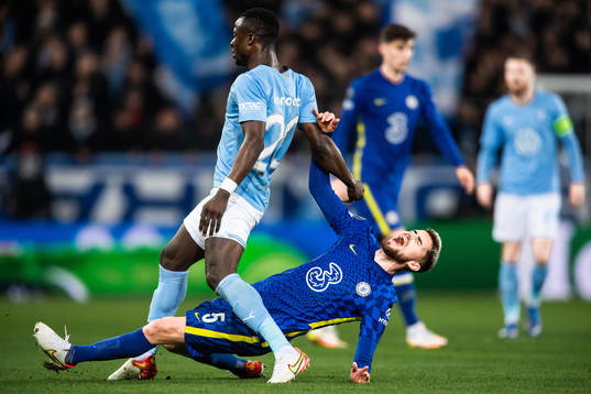 Bonke Innocent of Malmö FF and Jorginho of Chelsea