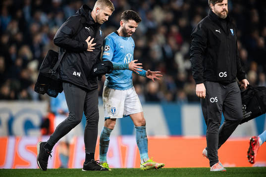 Erdal Rakip of Malmö FF recieves medical attention