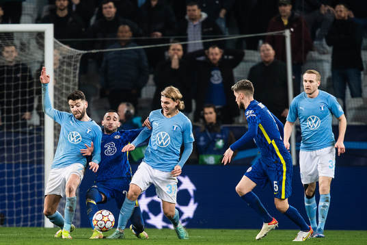 Erdal Rakip and Sebastian Nanasi of Malmö FF against Hakim