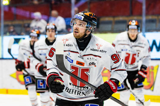 Örebros Robin Kovacs jublar
