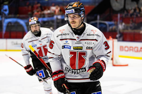 Örebros Emil Larsson jublar