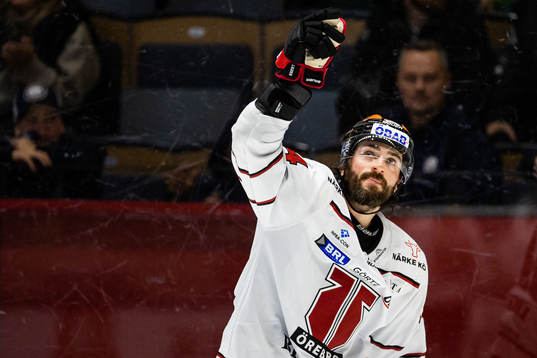 Örebros Nick Ebert jublar