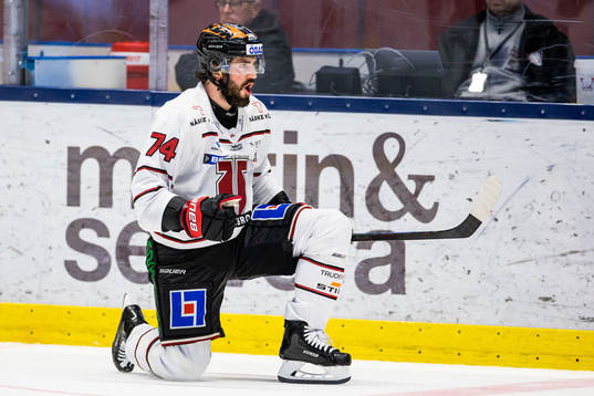 Örebros Nick Ebert jublar