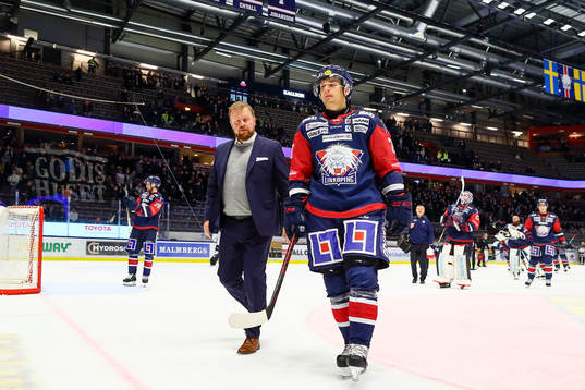 Linköpings tränare Klas Östman och Nikola Pasic deppar