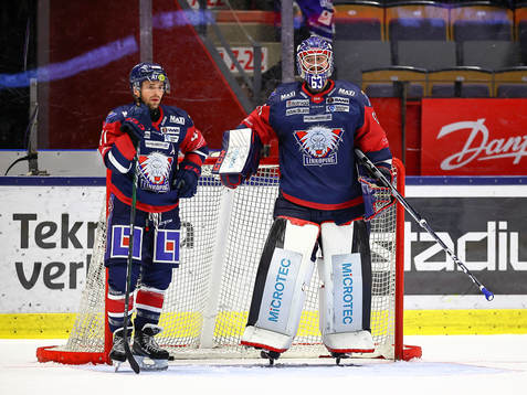 Linköpings Broc Little och målvakt Marcus Högberg deppar