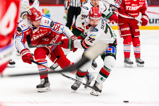 Timrås Christopher Liljewall och Frölundas Patrik Carlsson