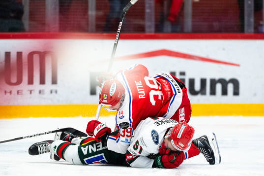 Timrås Ty Rattie och Frölundas Mats Rosseli Olsen