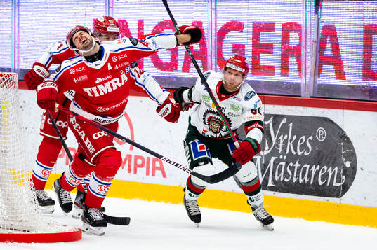 Timrås Jacob Blomqvist och Frölundas Ryan Lasch