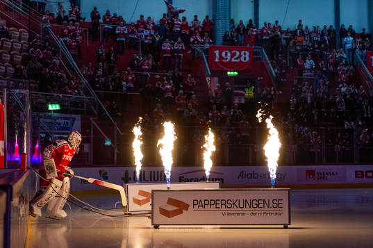 Timrås målvakt Jacob Johansson gör entre