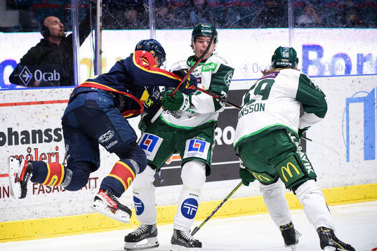 Djurgårdens Filip Cederqvist i en kamp mot Färjestads