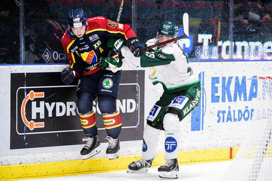 Djurgårdens Rhett Rakhshani och Färjestads Linus Johansson