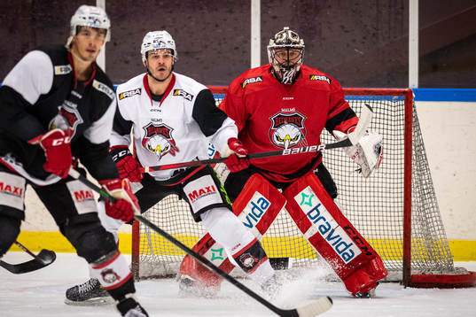 Oliver Lauridsen och Lance Bouma framför målvakt Oscar