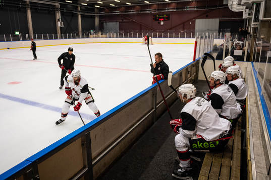 Vy över en träning med Malmö Redhawks